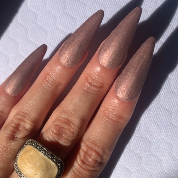 Press On Nail Set - Picture 1 of 2